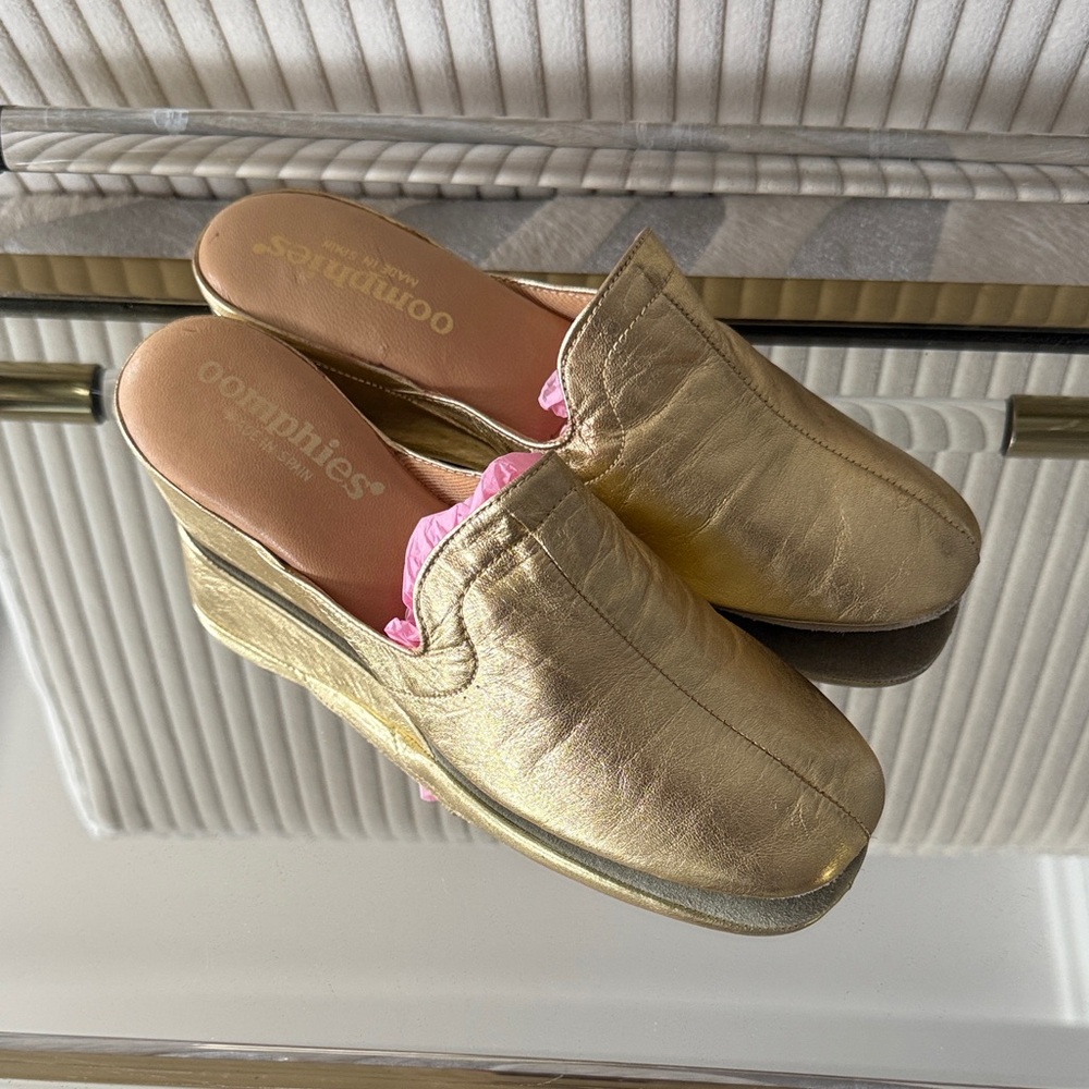 Vintage Oomphies Ladies Wedge Slippers !
